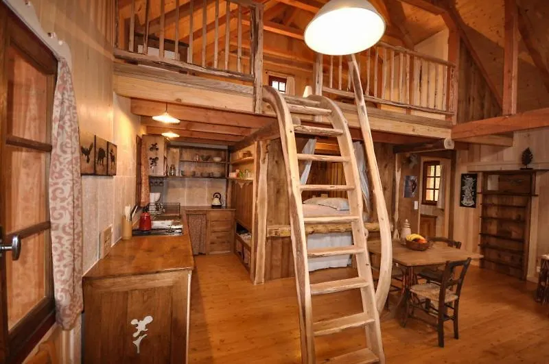 הוילה Lavercantière Le Nid De L'Ecureuil בקתה